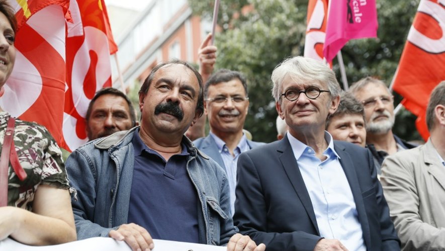 Les leaders syndicaux Philippe Martinez (CGT, à gauche) et Jean-Claude Mailly (FO), le 28 juin 2016 à Paris