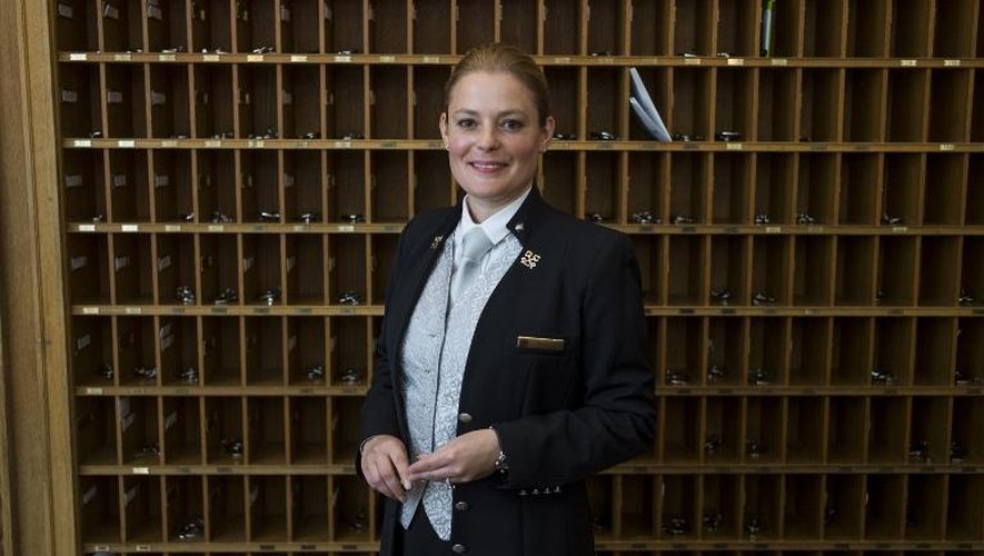 Sonia Papet, seule femme chef concierge d'un palace à Paris, le Bristol, le 30 juin 2014