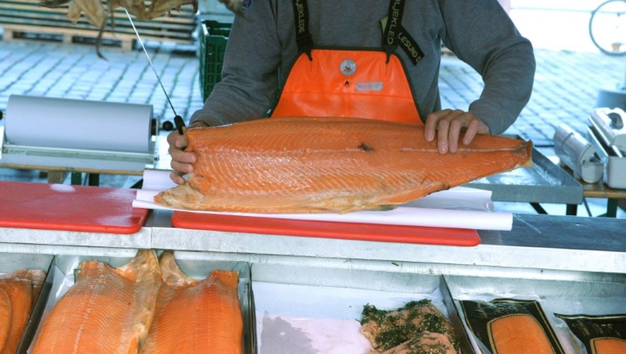 La consommation d'acides gras oméga-3, contenus en grande quantité dans certains poissons comme le saumon, les sardines ou les anchois, est liée à une réduction de 10% du risque de mourir par crise cardiaque