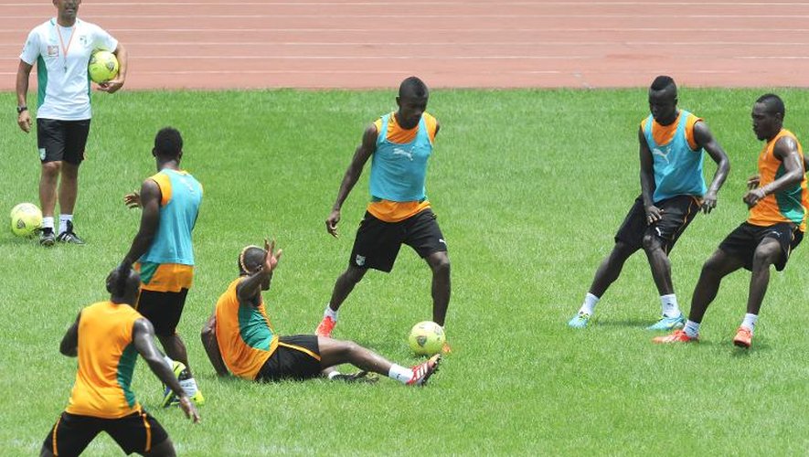 Les joueurs ivoiriens à l'entraînement, le 8 octobre 2013 au stade Félix Houphouet Boigny d'Abidjan