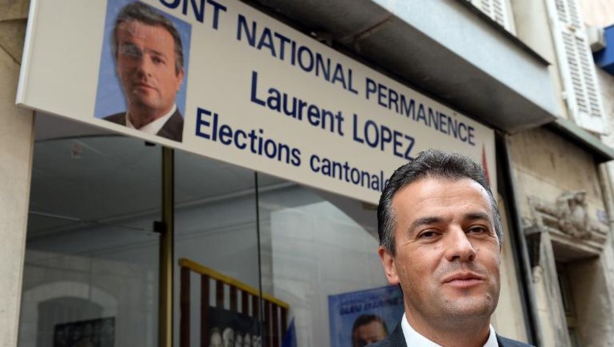 Laurent Lopez le 7 octobre 2013 devant son siège de campagne à Brignoles