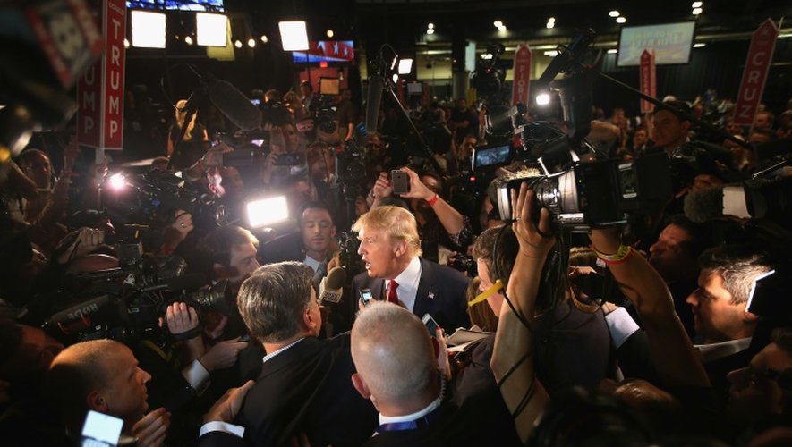 Le candidat à la primaire républicaine, Donald Trump, s'adresse aux journalistes après le débat organisé par FOX News et Facebook, le 6 août 2015 à Cleveland