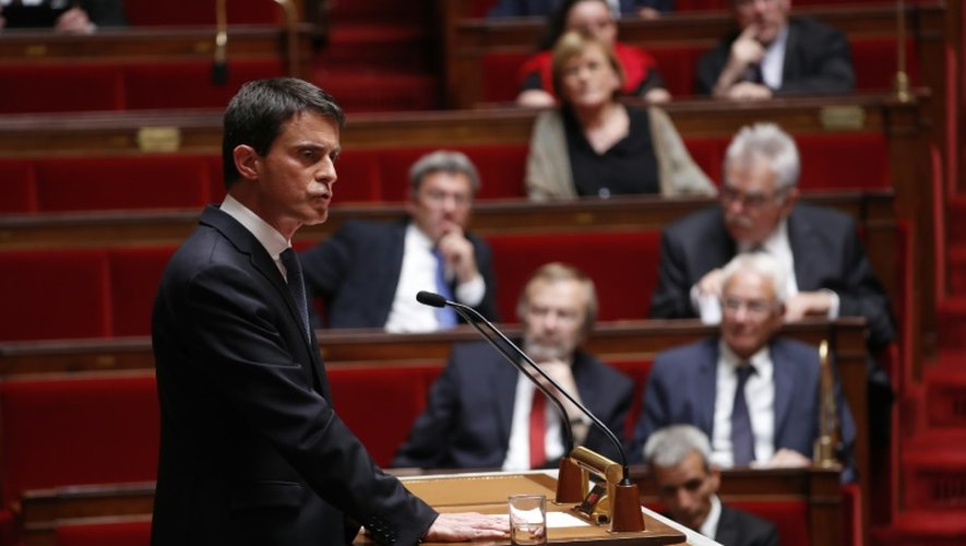 Le Premier ministre Manuel Valls (g), le 28 juin 2016 à l'Assemblée nationale à Paris