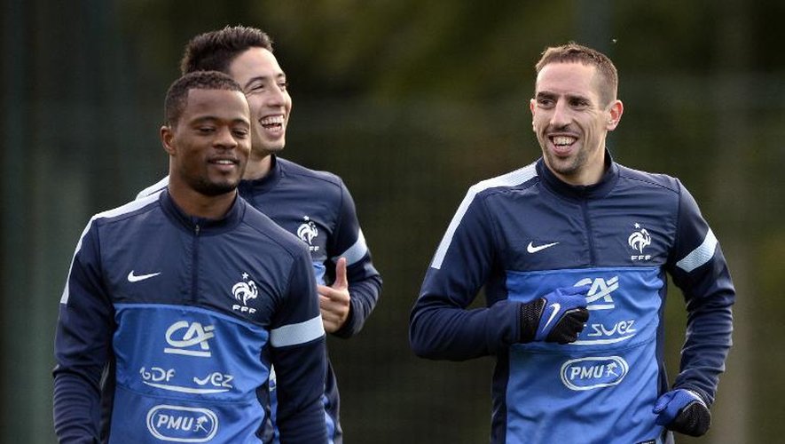 Patrice Evra (g), Samir Nasri (c) et Franck Ribéry à l'entraînement de l'équipe de France de foot le 12 octobre 2013 à Clairefontaine