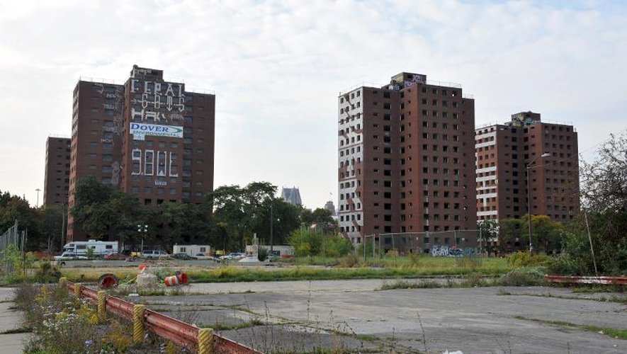 Les immeubles Frederick Douglass, le 3 octobre 2013 à Detroit. Premier projet de logements sociaux de la ville, il est en passe d'être détruit.