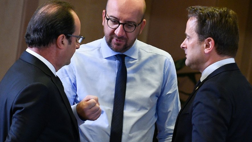Le président François Hollande, les Premiers ministres belge Charles Michel et luxembougeois  Xavier Bettel le 29 juin 2016 à Bruxelles