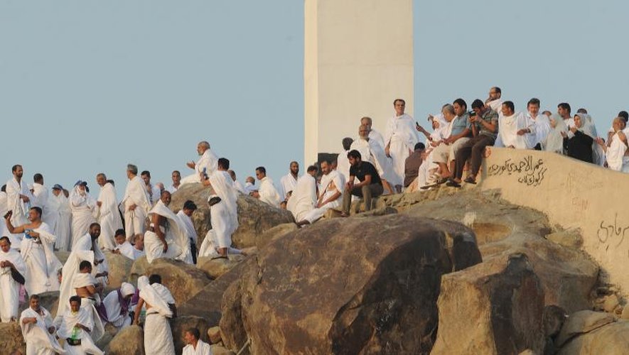 Des pèlerins rassemblés sur le Mont Arafat, pendant le pèlerinage à La Mecque, le 13 octobre 2013 en Arabie Saoudite