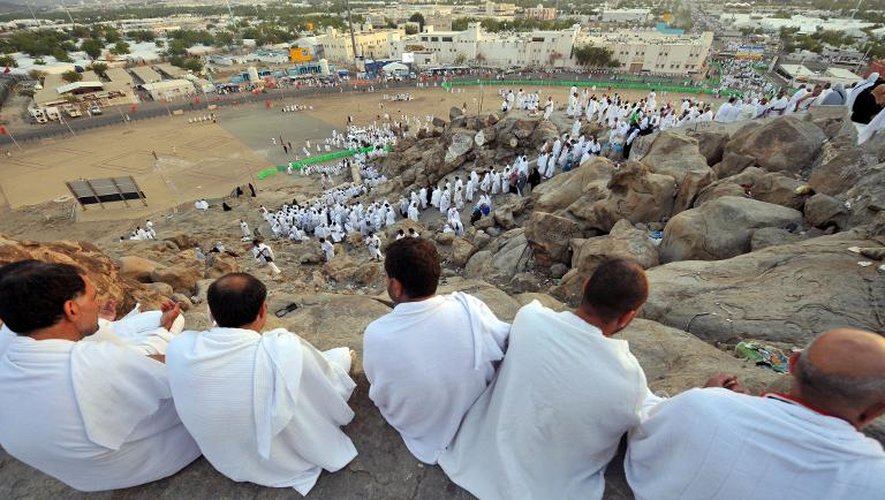 Des pèlerins sur le Mont Arafat pour le pèlerinage à La Mecque, le 13 octobre 2013 en Arabie Saoudite
