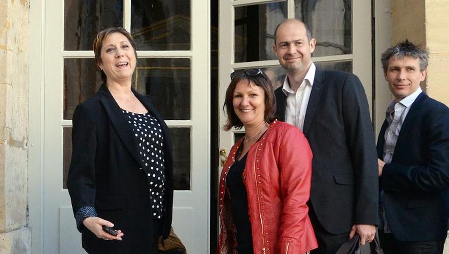 La secrétaire générale de la FSU, Bernadette Groison (g)et d'autres délégués de la FSU à l'Hôtel Matignon, le 17 avril 2014