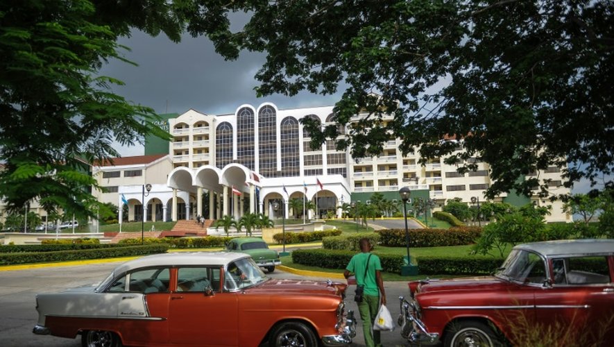 Les accords entre Starwood et les autorités cubaines sont les premiers grands marchés conclus par un groupe américain sur l'île depuis la révolution du 1er janvier 1959. 
L'hôtel Sheraton le 28 juin 2016 à La Havane