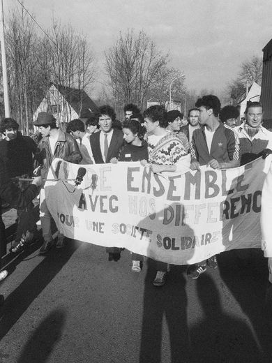 Jack Lang, alors ministre de la Culture, participe à la "Marche des Beurs" à Mouy le 29 novembre 1983