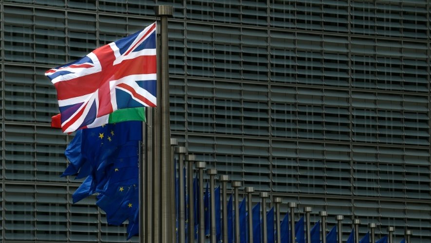 Les dirigeants de l'Union européenne, réunis pour la première fois en plus de 40 ans sans le Royaume-Uni, ont arrêté mercredi à Bruxelles des lignes rouges pour le divorce à venir avec Londres