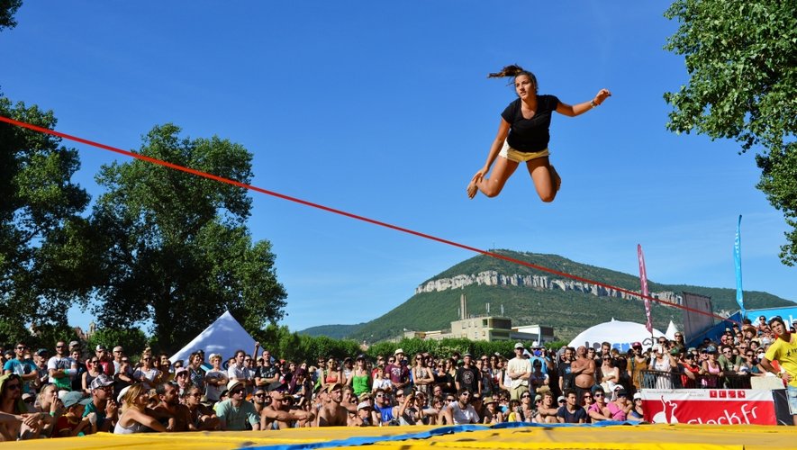 Dans le village officiel, une grande battle internationale de jumpline aura lieu à 22 heures à la Maladrerie.