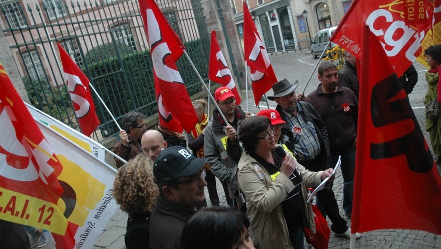 A Rodez, les manifestants se sont réunis devant la préfecture.