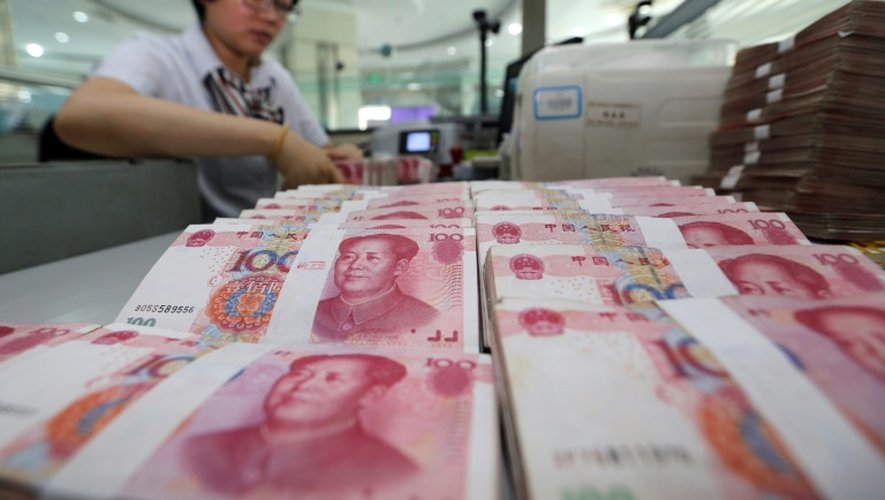 La Chine a abaissé de nouveau fortement mercredi le taux de référence du yuan face au dollar, pour le deuxième jour consécutif