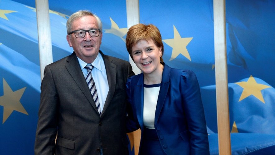 La Première ministre écossaise Nicola Sturgeon reçue par le président de la Commmission européenne Jean-Claude Juncker le 29 juin 2016 à Bruxelles