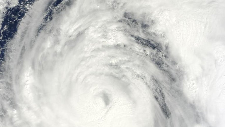 Photo satellite de la Nasa datée du 13 octobre 2013 montrant le typhon Wipha au dessus de l'océan Pacifique