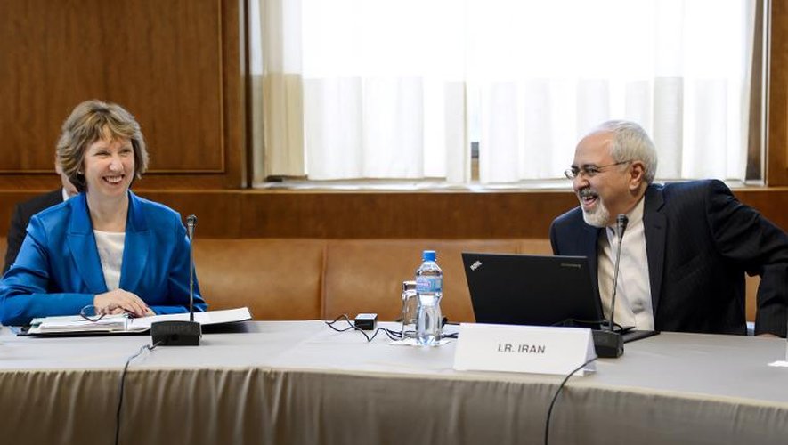 La chef de la diplomatie européenne Catherine Ashton et le ministre iranien des Affaires étrangères Mohammad Javad Zarif, le 15 octobre 2013 à Genève