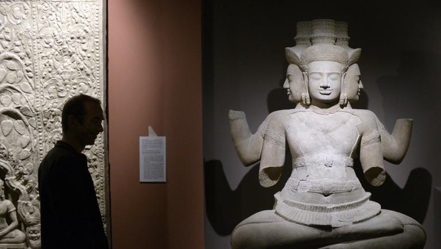 Une sculpture exposée au musée Guimet à Paris à l'occasion de l'exposition "Angkor: Naissance d'un mythe - Louis Delaporte et le Cambodge"