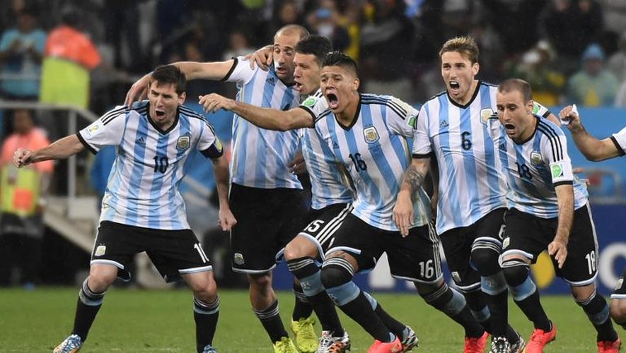 Les Argentins exultent à l'issue de la séance de tirs au but victorieuse contre les Pays-Bas, le 9 juillet 2014 à Sao Paulo