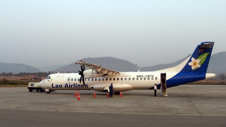 Un ATR-72 de la compagnie Lao Airlines sur le tarmac de l'aéroport de Luang Prabang,le 25 février 2011