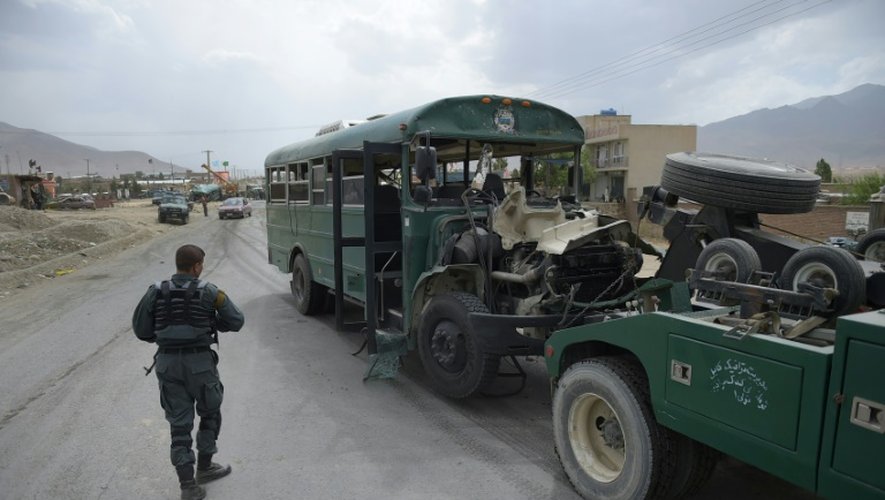 Les talibans ont revendiqué l'attaque. Ils ont dans un premier temps affirmé avoir touché un bus transportant "27 officiers" et fait parmi eux de "nombreux morts et blessés"