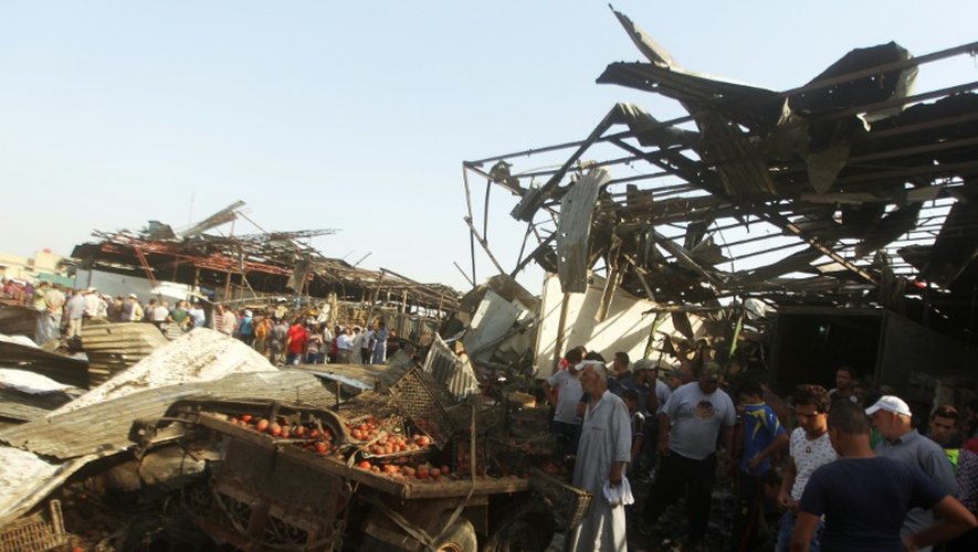 Le marché de fruits et légumes de Sadr City, un quartier chiite de Bagdad, le 13 août 2015 après l'explosion d'un camion piégé