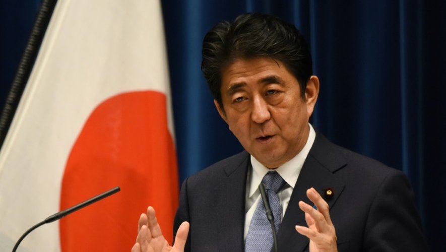 Shinzo Abe répond aux questions des journalistes, le 14 août 2015 à Tokyo