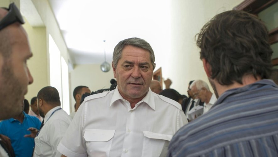 Le pilote français Jean-Pascal Fauret accusé de trafic de cocaïne en République dominicaine, sort de la salle d'audience le 13 août 2015 à Saint-Domingue