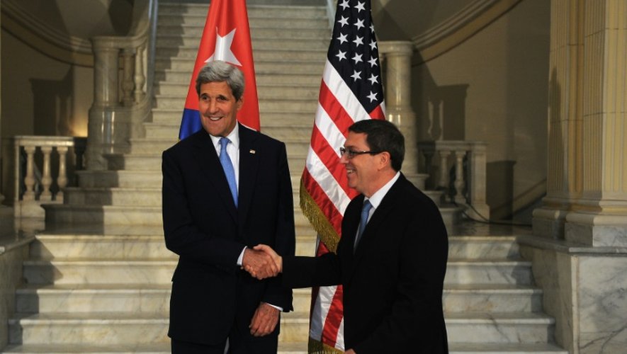 Le secrétaire d'Etat américain, John Kerry, et le ministre cubain des Affaires étrangères, Bruno Rodriguez, à La Havane, le 14 août 2015