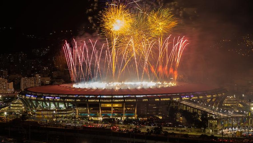 Feu d'artifice au-dessus du stade Maracana de Rio de Janeiro, le 13 juillet 2014 après la victoire de l'Allemagne