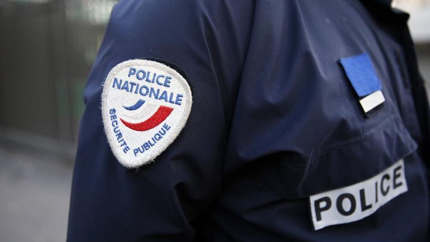 Un policier en uniforme, en janvier 2013 dans la région parisienne