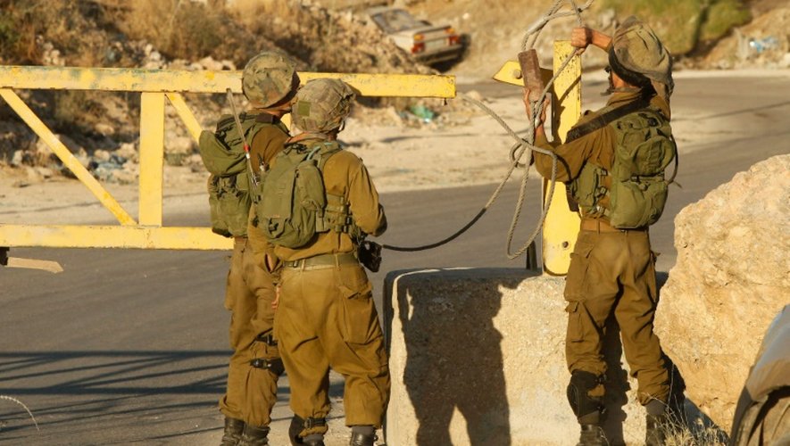 Des soldats israéliens bouclent Hébron, le 2 juillet 2016