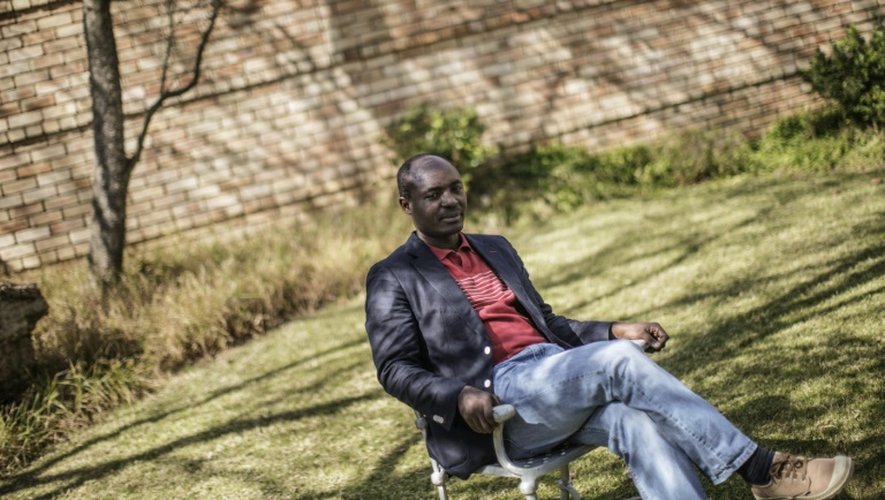 Le journaliste angolais et militant des droits de l'Homme Rafael Marques de Morais lors d'un entretien avec un journaliste de l'AFP le 14 août 2015 à Johannesburg
