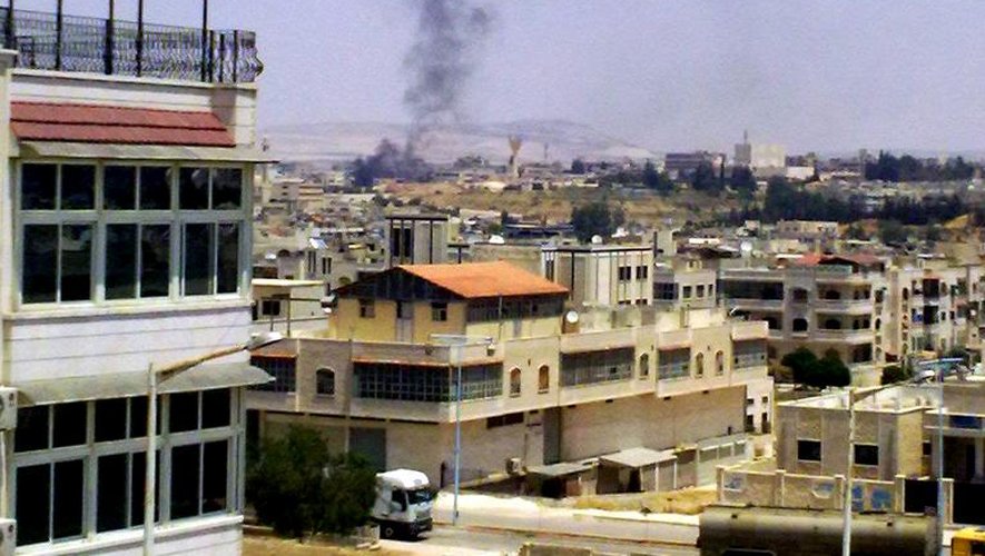 Capture d'image d'une vidéo diffusée par le réseau syrien d'opposition Shaam News Network le 21 juillet 2012 montrant de la fumée au-dessus d'immeubles à Hama