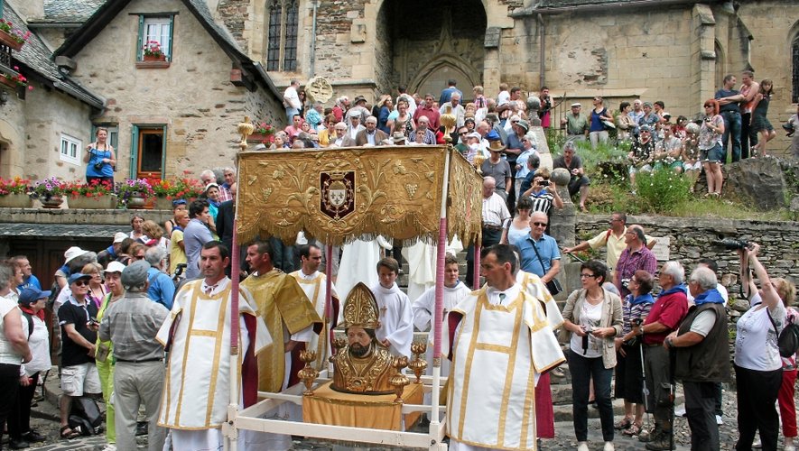 Traditionnelle procession dimanche pour la Saint-Fleuret à Estaing.