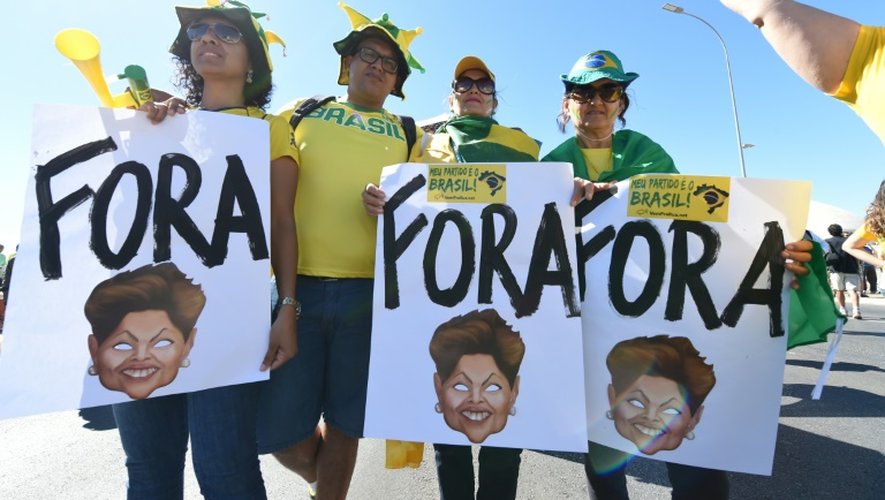 Des manifestants protestent contre la présidente de gauche Dilma Rousseff, le 16 août 2015 à Brasilia