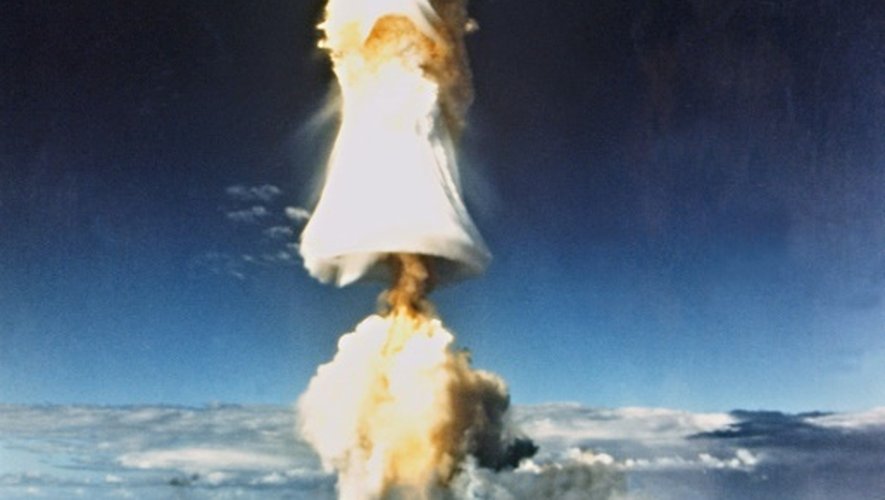 Une photo prise en 1970 montre un essai nucléaire français à Moruroa, en Polynésie française