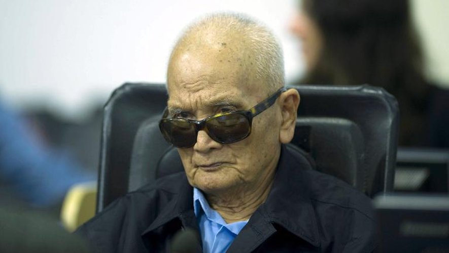 L'ancien dirigeant khmer rouge Nuon Chea, lors de son procès à Phnom Penh, le 16 octobre 2013