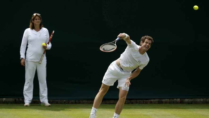 Amélie Mauresmo, ancienne numéro 1 mondiale, et le britannique Andy Murray, le 26 juin 2015 lors d'une séance d'entraînement à Wimbledon