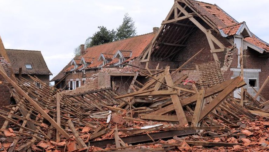 Une maison dévastée le 21 octobre 2013 à Bailleul après le passage d'une mini-tornade