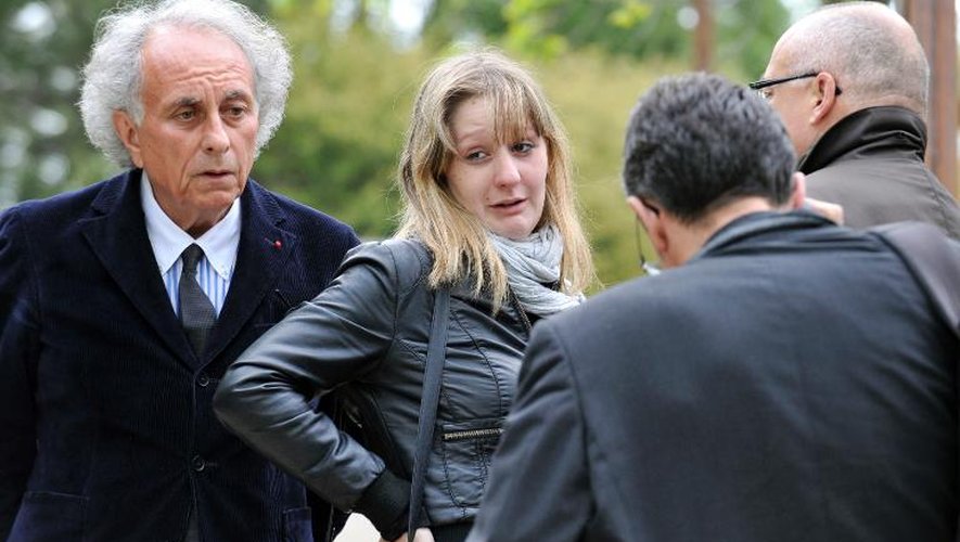 Cecile Bourgeon et son avocat  Gilles-Jean Portejoie, lors de la reconstitution de la "disparition" de Fiona le 17 mai 2013 dans le parc Montjuzet à Clermont-Ferrand