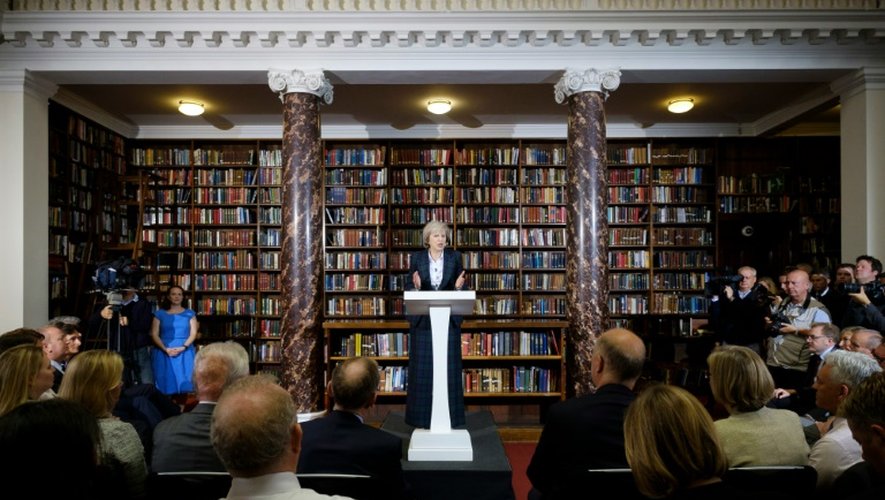 La ministre britannique de l'Intérieur Theresa May tient une conférence de presse le 30 juin à Londres