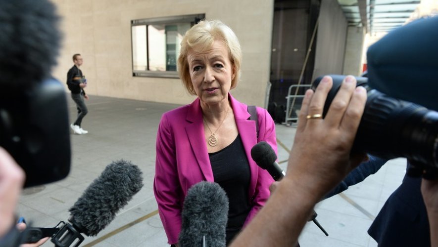 La secrétaire d'Etat à l'Energie Andrea Leadsom, candidate à la succession de David Cameron au poste de Premier ministre, à sa sortie des studios londoniens de la BBC, le 3 juillet 2016