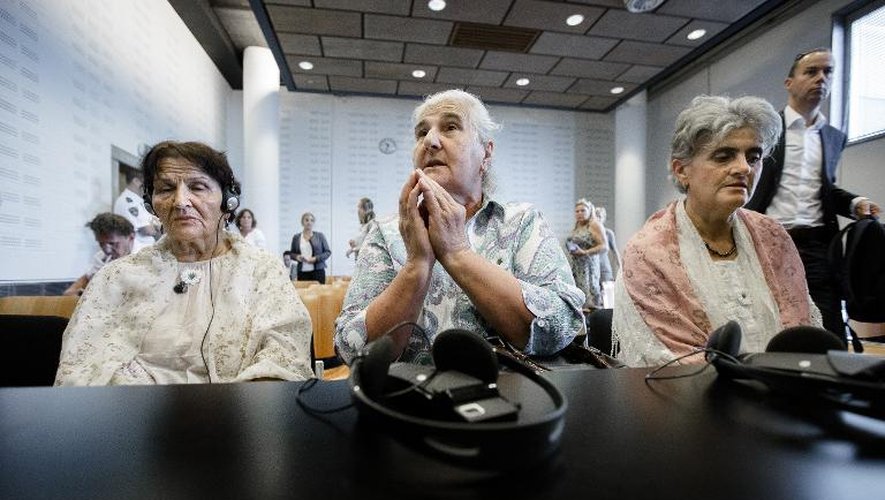 Des femmes bosniaques, membres de l'association des mères de Srebrenica, à La Haye le 16 juillet 2014