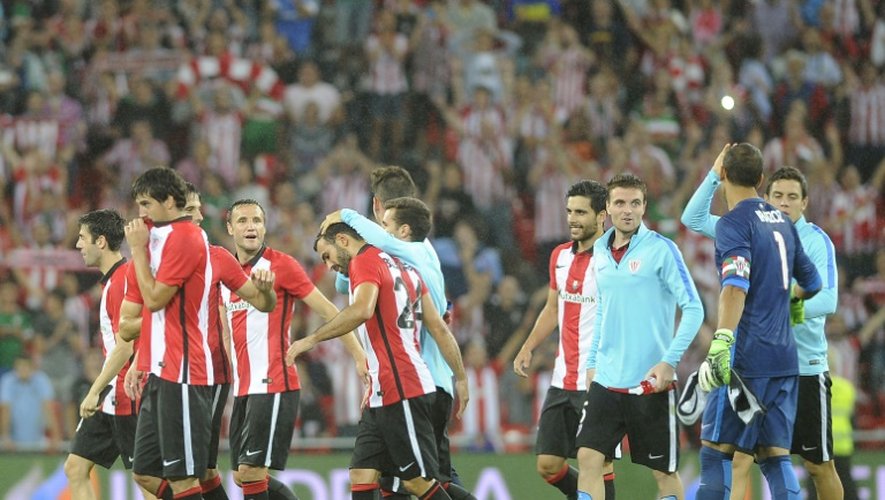 La joie des joueurs de l'Athletic Bilbao à l'issue de leur victoire sur le Barça en Supercoupe d'Espagne, le 14 août 2015 à San Mamés