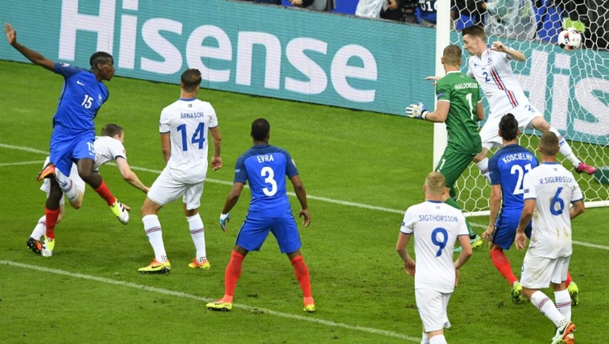 Paul Pogba inscrit le 2e but de la France face à l'Islande, en quart de finale de l'Euro, le 3 juillet 2016 au Stade de France