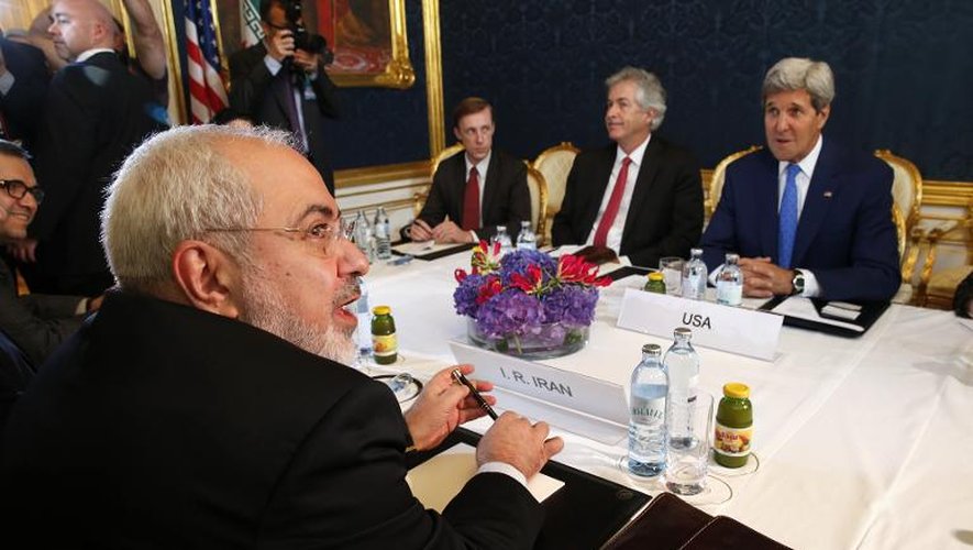 Le ministre des Affaires étrangères iranien Mohammad Javad Zarif face à son homologue John Kerry le 14 juillet 2014 à Vienne