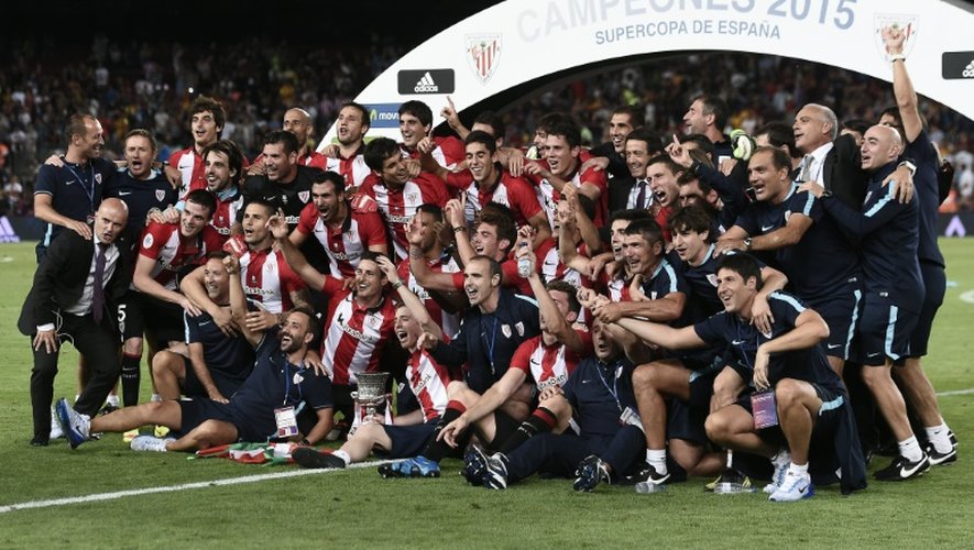 Les joueurs de l'Athletic Bilbao, vainqueurs de la Supercoupe d'Espagne, le 17 août 2015 au Camp Nou