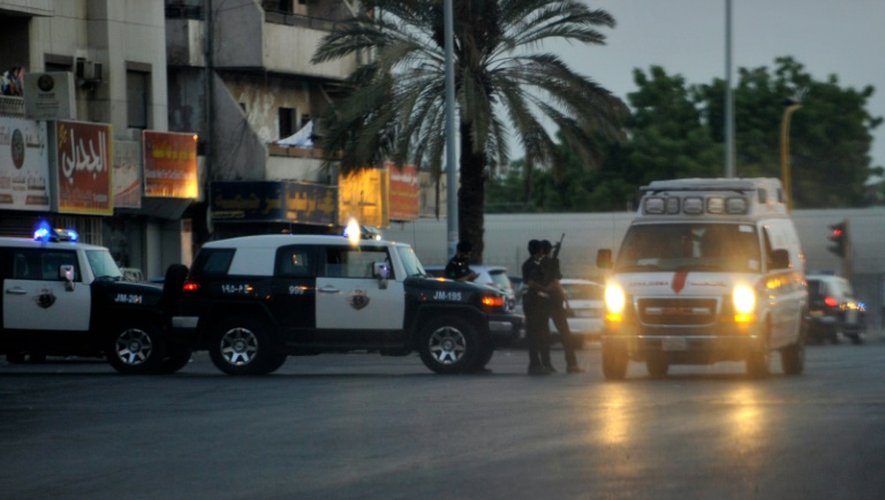 La police saoudienne près du consulat américain à Jeddah, le 4 juillet 2016